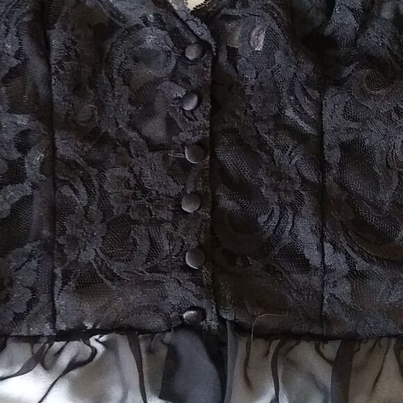 Delicate little black cami top with ruffled bottom - Picture 7 of 9